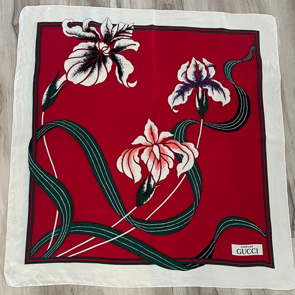 Authentic Gucci ‘Limited Edition’ Floral with Beige Border Silk Scarf - Picture 1 of 4